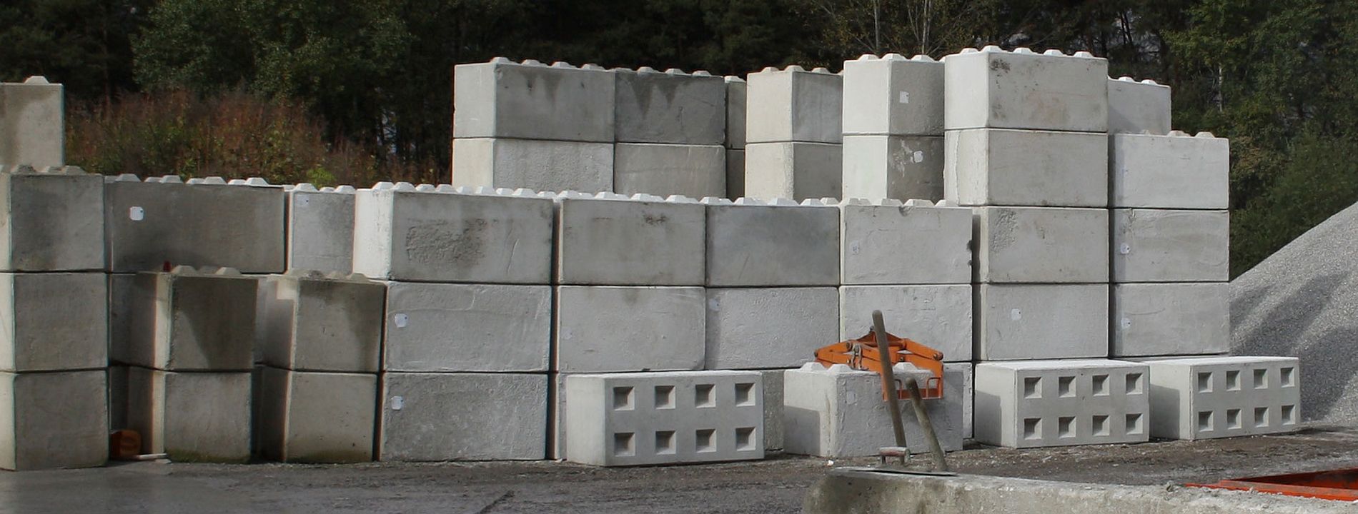 Betonmauer Betonwurfel Mauersystem Fiegl Tiefbau Tirol
